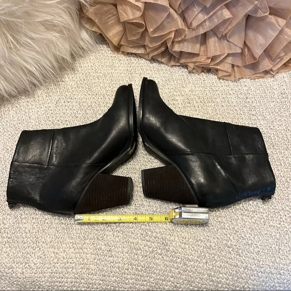 Arturo Chiang Hadley Black Leather Block Heel Back Zip Booties Sz 7